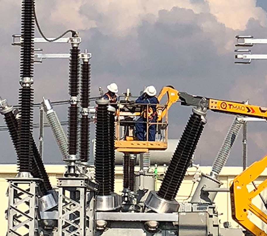 Grua sobre subestacion